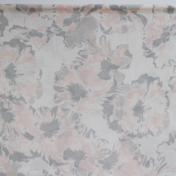 Details: Farbe: Rosa - Grau - Offwhite Muster: Große Blüten Material: 80% Baumwolle + 20% Seide Größe: 100 x 190 cm Pflegeempfehlung: Chemische Reinigung für optimale Qualität