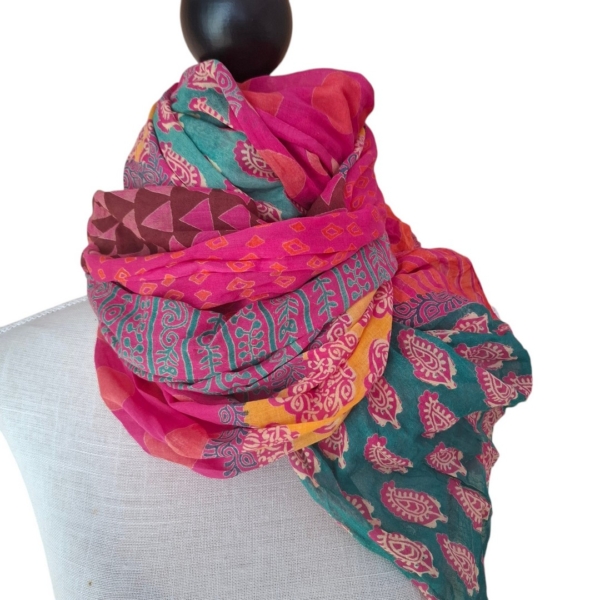 Sarah & Sally Damenschal - fuchsia - Blockprint aus Baumwolle mit Quasten – Bild 3