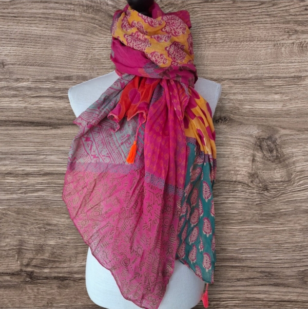 Sarah & Sally Damenschal - fuchsia - Blockprint aus Baumwolle mit Quasten – Bild 2