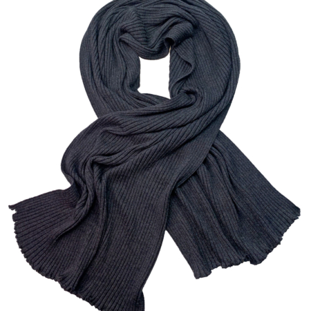 Details: Material: 100 % Merinowolle - Lammwolle Muster: Plissee Struktur Farbe: ANTHRAZIT - DUNKELGRAU Maße: 65 x 180 cm Pflegehinweis: Handwäsche bei niedrig Temperatur - liegend trocknen Besonders weich, wärmend & hautfreundlich Unisex – für Damen und Herren geeignet Herstellung in Deutschland *