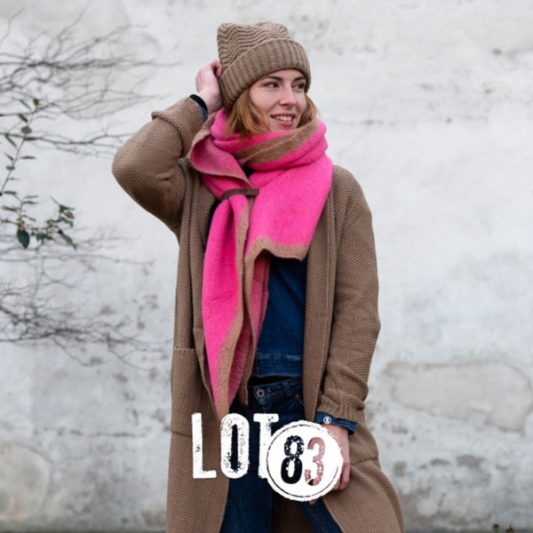Damenschal FEM 2-farbig mit Rand und Lederdetail von Lot83