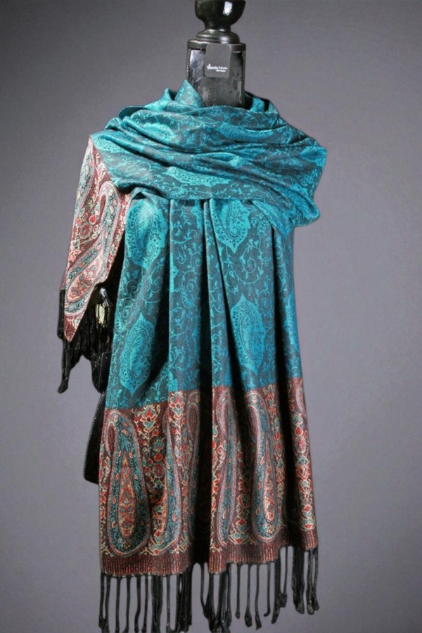 Edler Damenschal 70 x 185 cm mit Fransen von Alexandra Schmitz