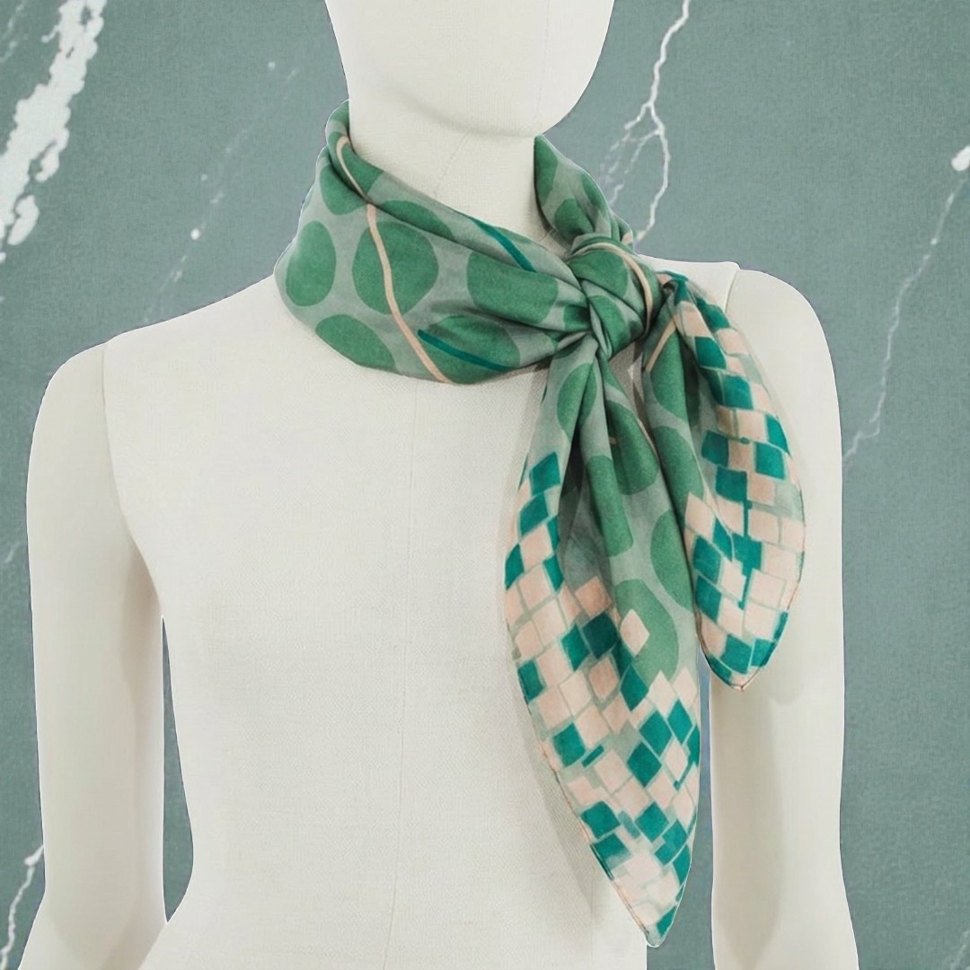 Damen Nickituch Halstuch 100 x 100 cm aus Seide von Ahmaddy