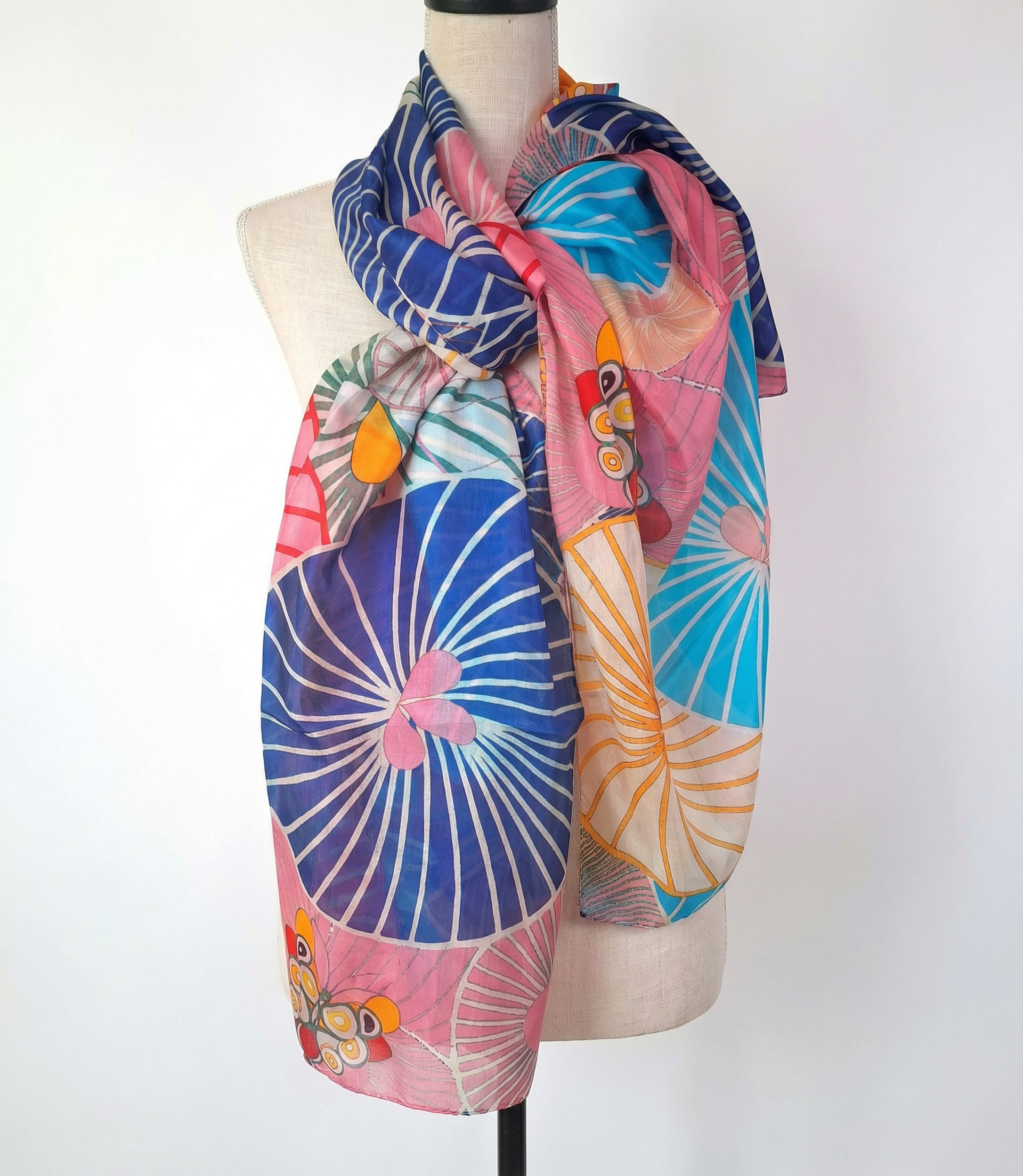 Farbenfroher, luftig leichter Seidenschal von Ahmaddy