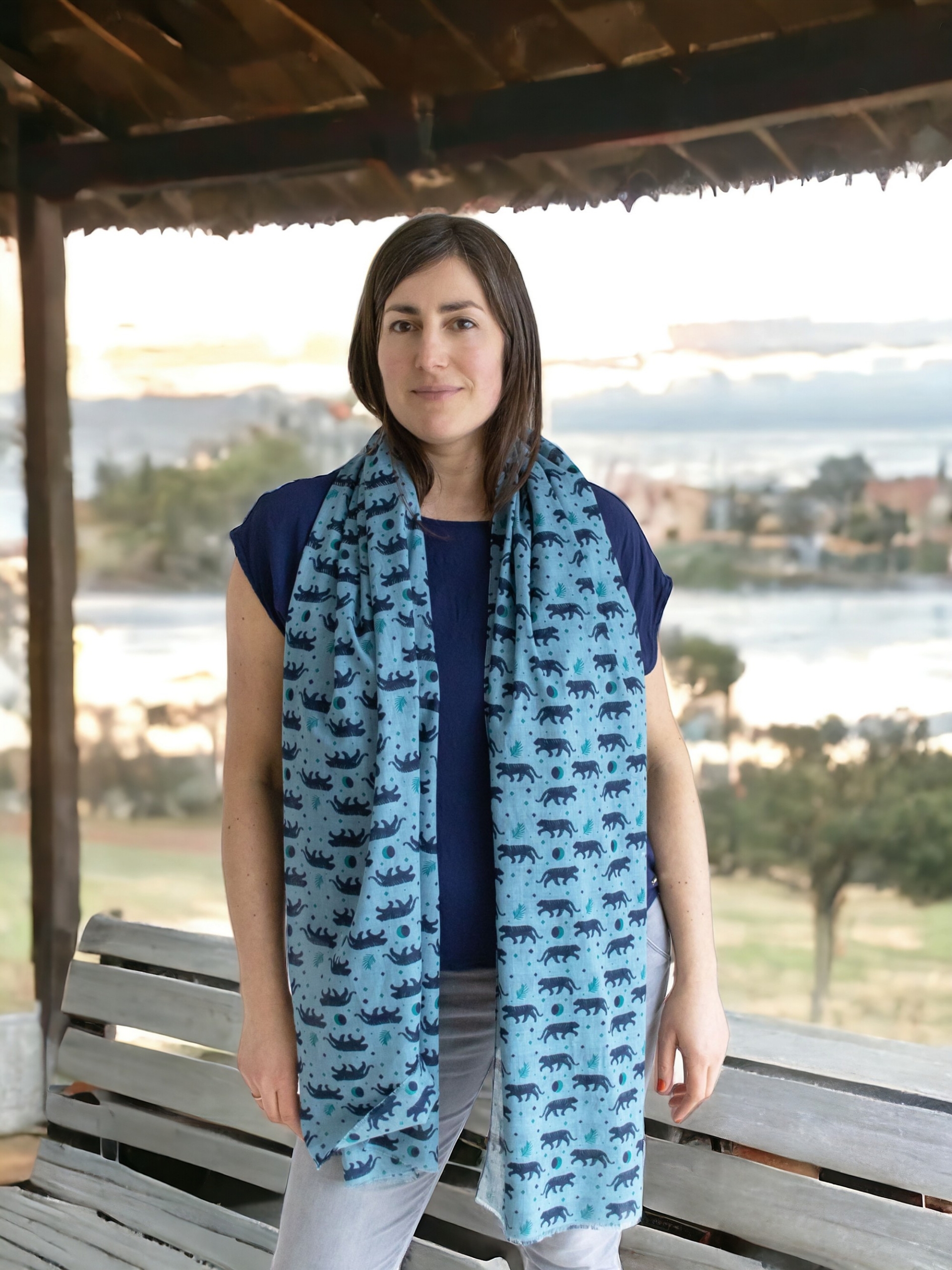 Gemusterter leichter Damenschal 70 x 195 cm aus Baumwolle von Djian – Bild 4