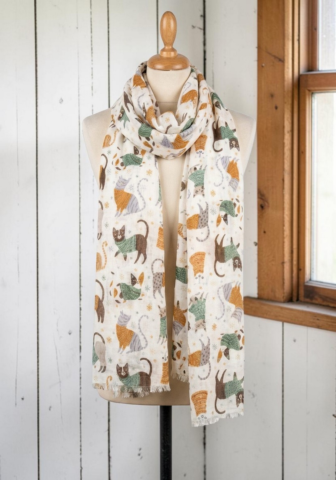 Femininer Schal - zart creme - aus 100% Viskose mit Katzenmotiv