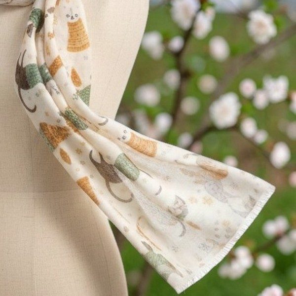 Femininer Schal - zart creme - aus 100% Viskose mit Katzenmotiv – Bild 3